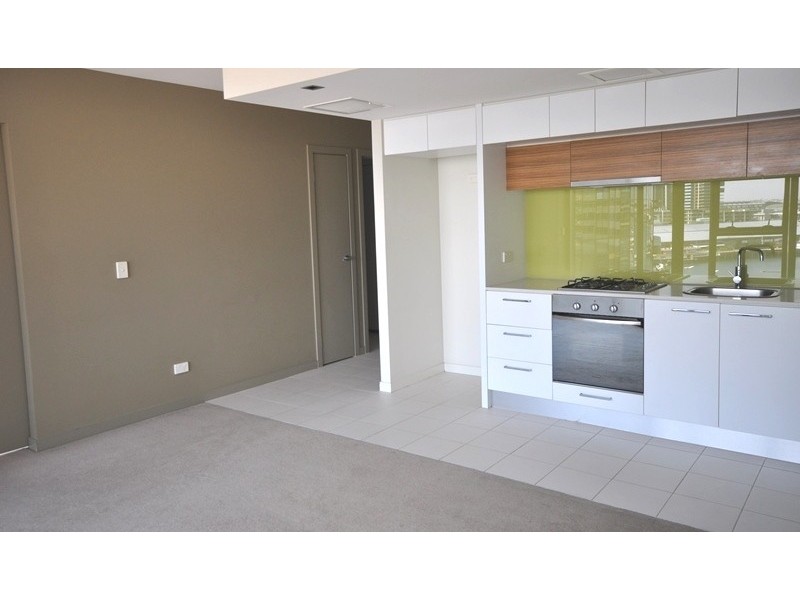 811/100 Harbour Esplanade, Docklands VIC 3008