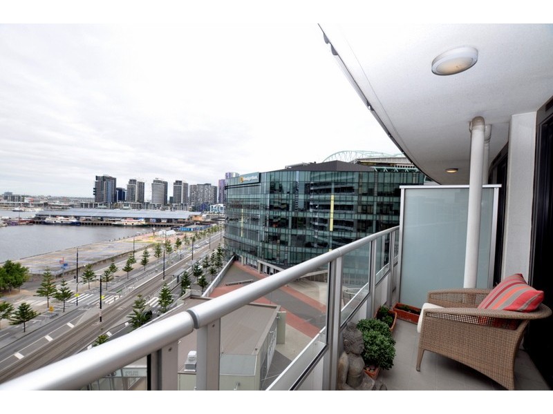 904/100 Harbour Esplanade, Docklands VIC 3008