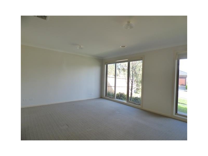 13 Bribie Way, Point Cook VIC 3030