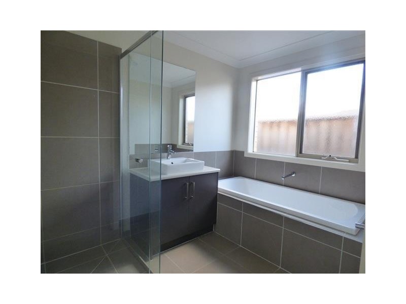 13 Bribie Way, Point Cook VIC 3030