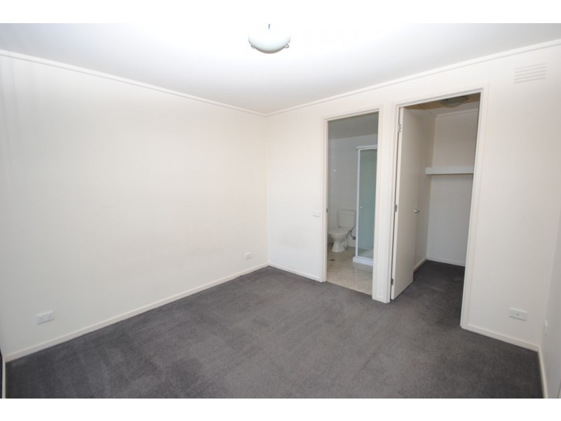 REF 24617/100 Kavanagh Street, Southbank VIC 3006