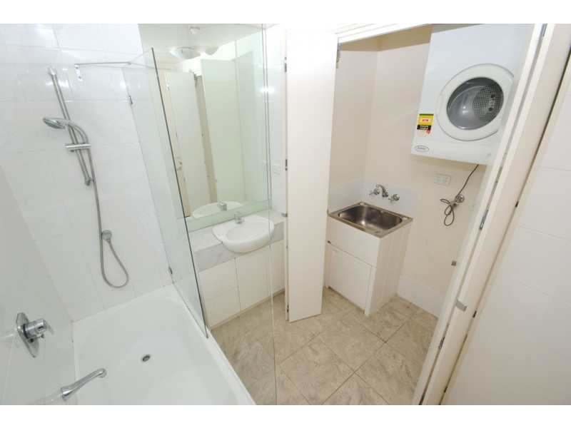 REF 24617/100 Kavanagh Street, Southbank VIC 3006