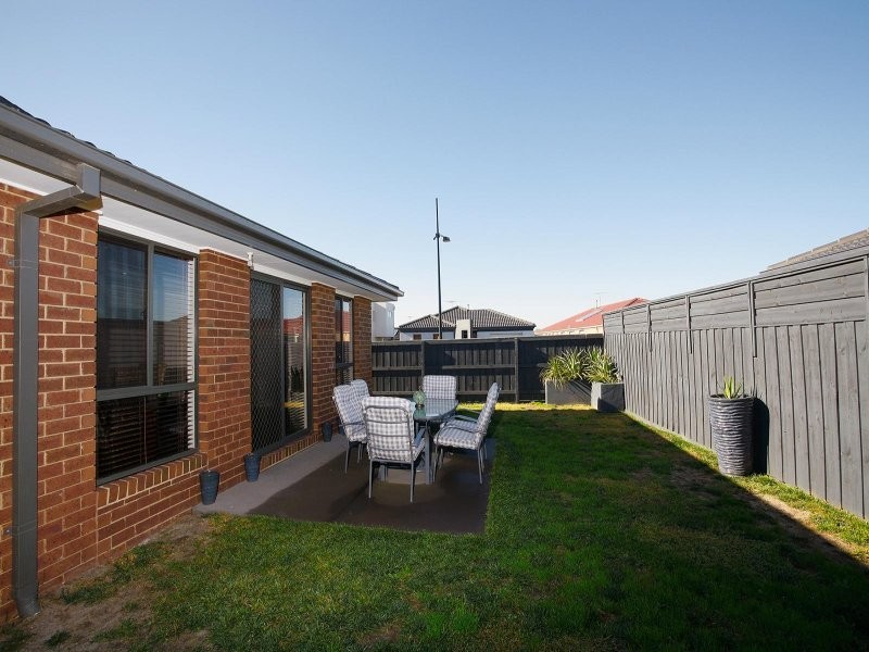 10 Windsong Way, Point Cook VIC 3030