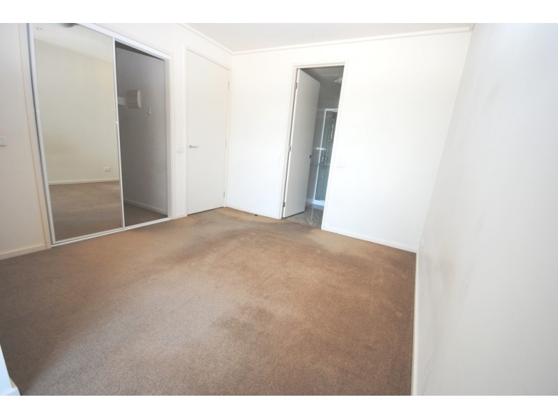 REF 24642/100 Kavanagh Street, Southbank VIC 3006