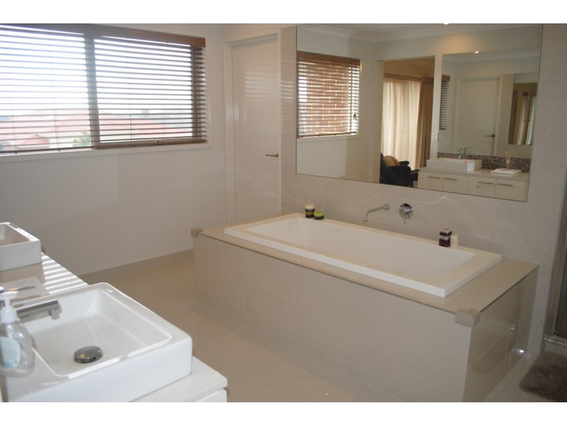 17 Dianella Street, Point Cook VIC 3030