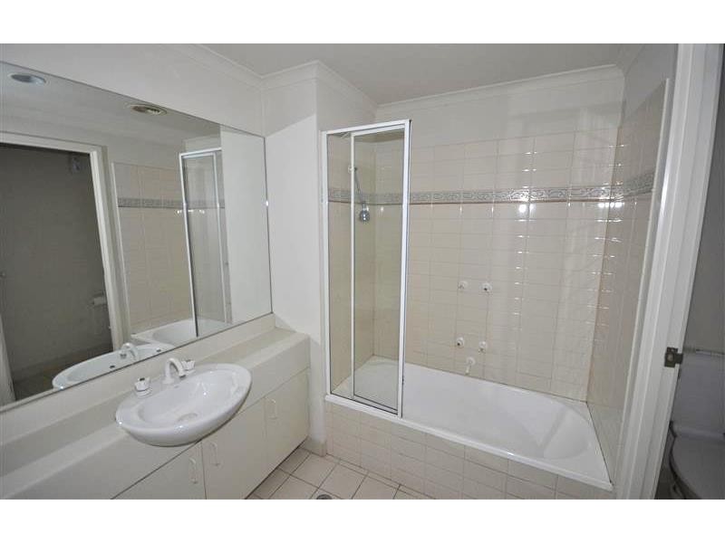 REF 24647/16 Courtney Street, North Melbourne VIC 3051