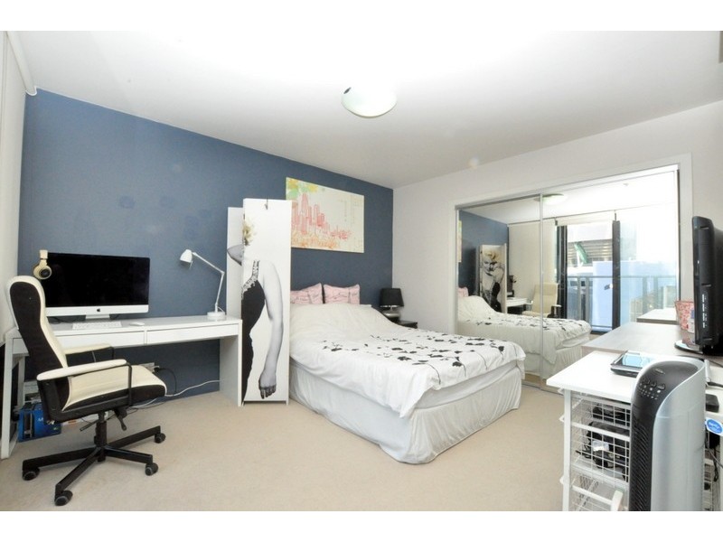 912/100 Harbour Esplanade, Docklands VIC 3008
