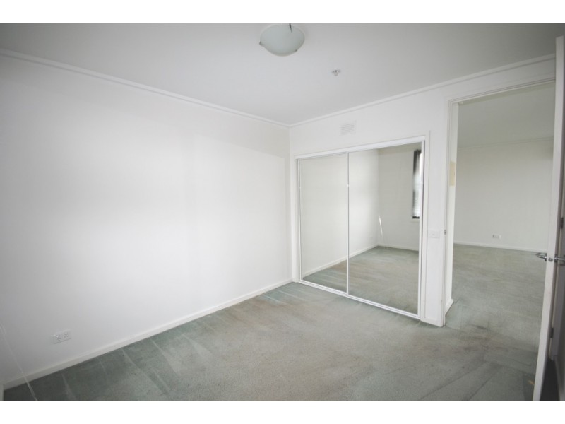 REF 24654/99 Whiteman Street, Southbank VIC 3006