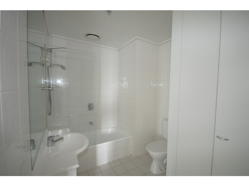 REF 24654/99 Whiteman Street, Southbank VIC 3006