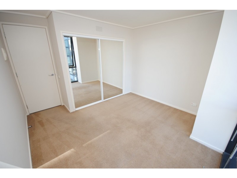 REF 24663/100 Kavanagh Street, Southbank VIC 3006