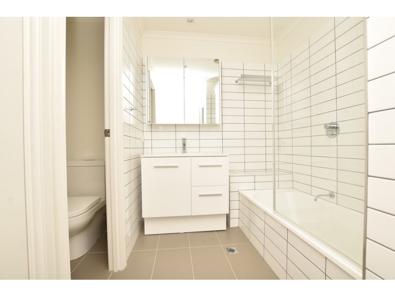 REF 24670/33 La Trobe Street, Melbourne VIC 3000