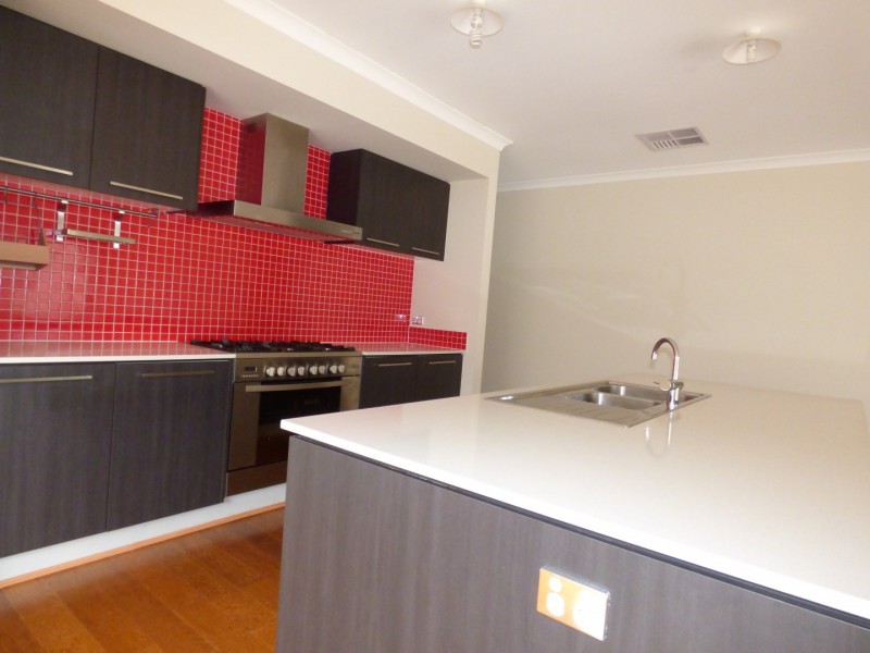 13 Fantail Crescent, Williams Landing VIC 3027