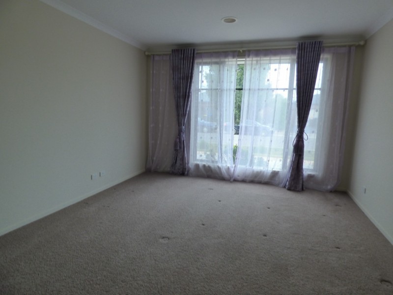 13 Fantail Crescent, Williams Landing VIC 3027