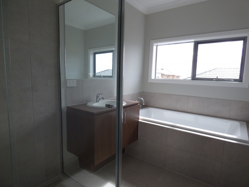 23 Stoneleigh Circuit, Williams Landing VIC 3027