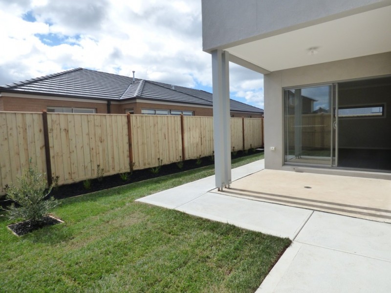 23 Stoneleigh Circuit, Williams Landing VIC 3027