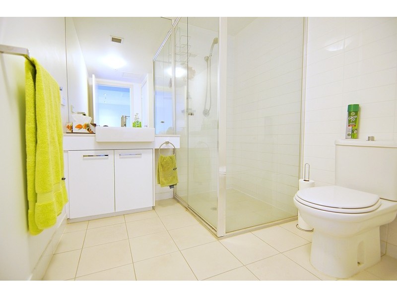 1709/100 Harbour Esplanade, Docklands VIC 3008