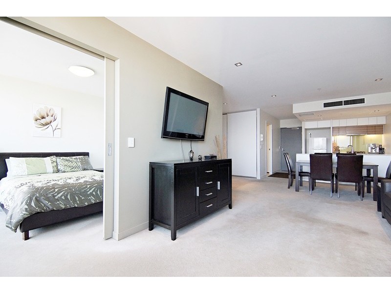 1709/100 Harbour Esplanade, Docklands VIC 3008