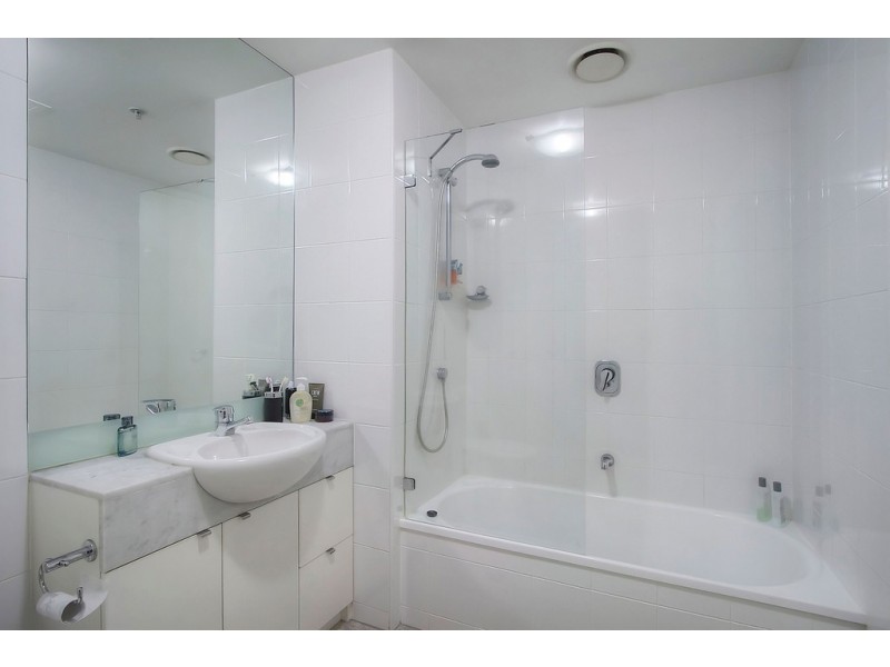 REF 24700/183 City Road, Southbank VIC 3006