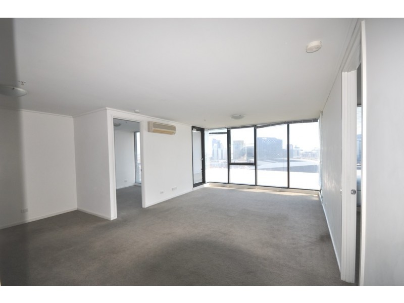 REF 24707/99 Whiteman Street, Southbank VIC 3006
