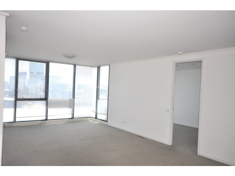 REF 24707/99 Whiteman Street, Southbank VIC 3006