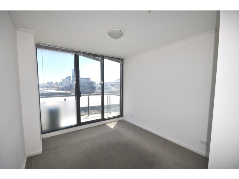 REF 24707/99 Whiteman Street, Southbank VIC 3006