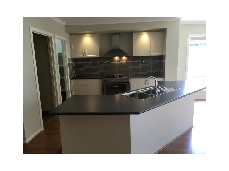 34 Bayside Drive, Point Cook VIC 3030