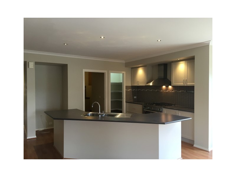 34 Bayside Drive, Point Cook VIC 3030