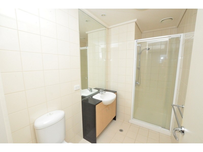 REF 24749/83 Whiteman Street, Southbank VIC 3006