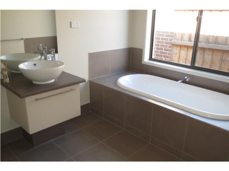 5 Reefside Way, Point Cook VIC 3030