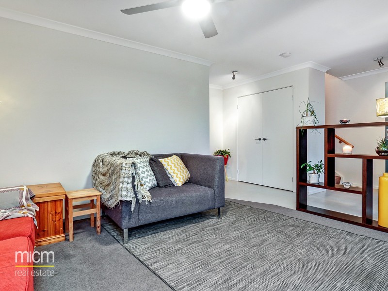 8 Swanview Walk, Point Cook VIC 3030