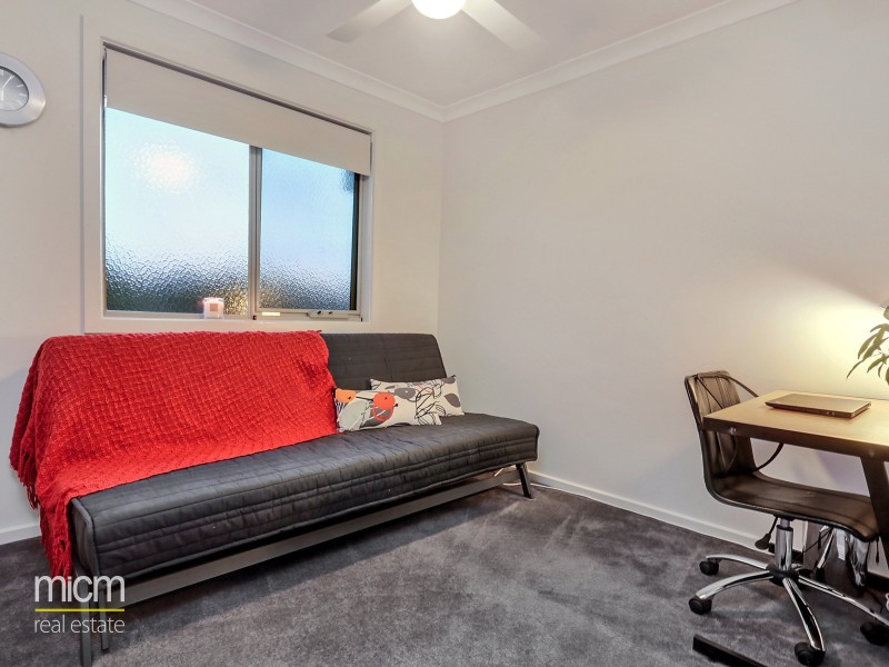 8 Swanview Walk, Point Cook VIC 3030