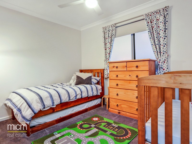 8 Swanview Walk, Point Cook VIC 3030