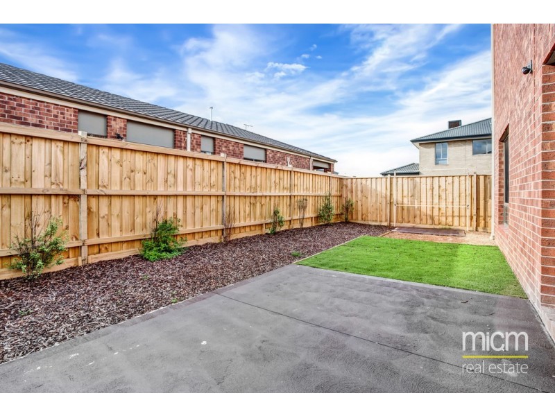 3 Greenbank Way, Point Cook VIC 3030