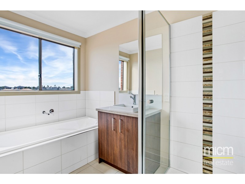 3 Greenbank Way, Point Cook VIC 3030