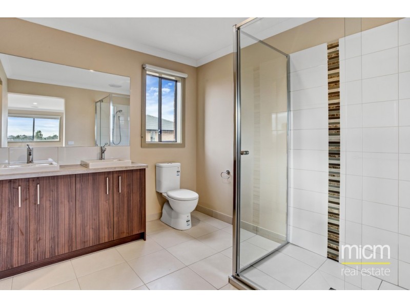 3 Greenbank Way, Point Cook VIC 3030