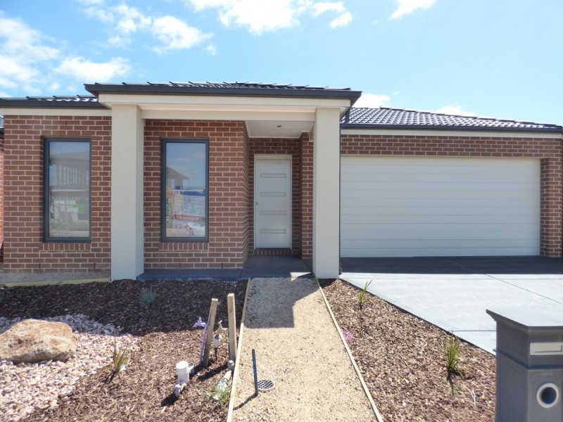 32 Maiden Crescent, Point Cook VIC 3030