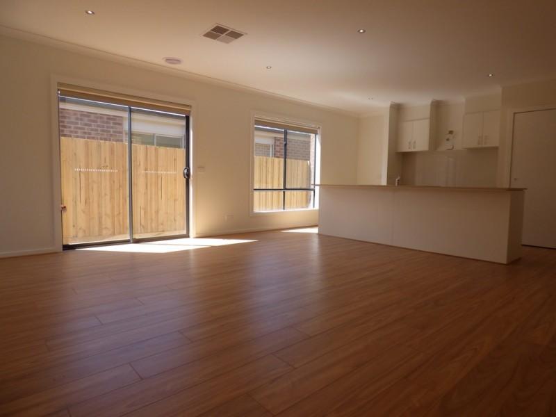 32 Maiden Crescent, Point Cook VIC 3030