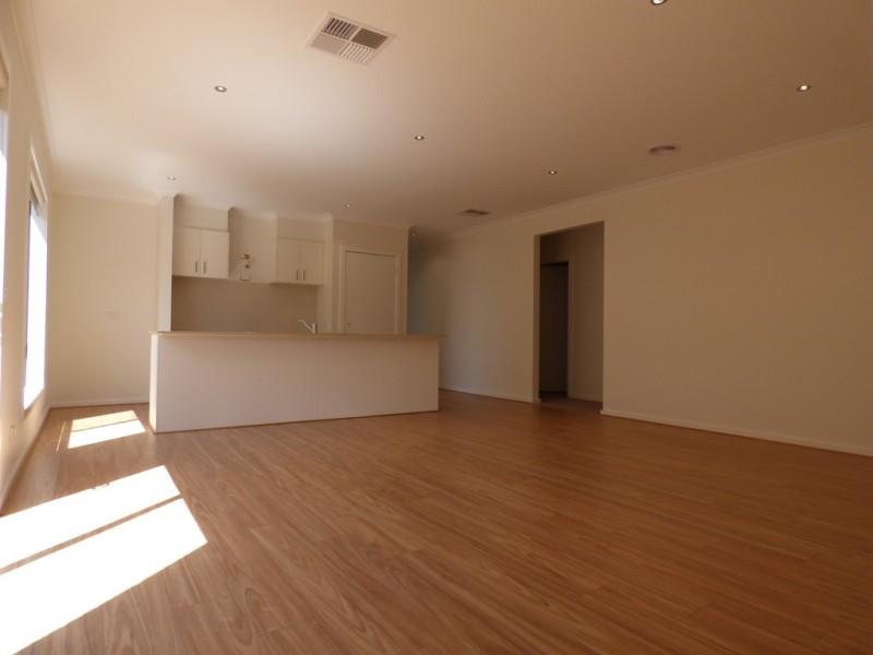 32 Maiden Crescent, Point Cook VIC 3030