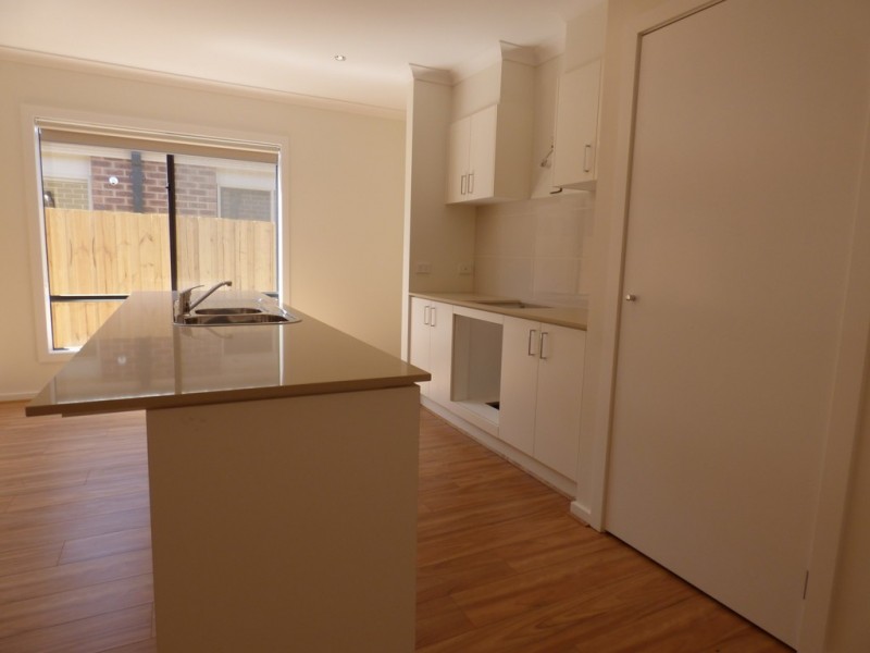 32 Maiden Crescent, Point Cook VIC 3030