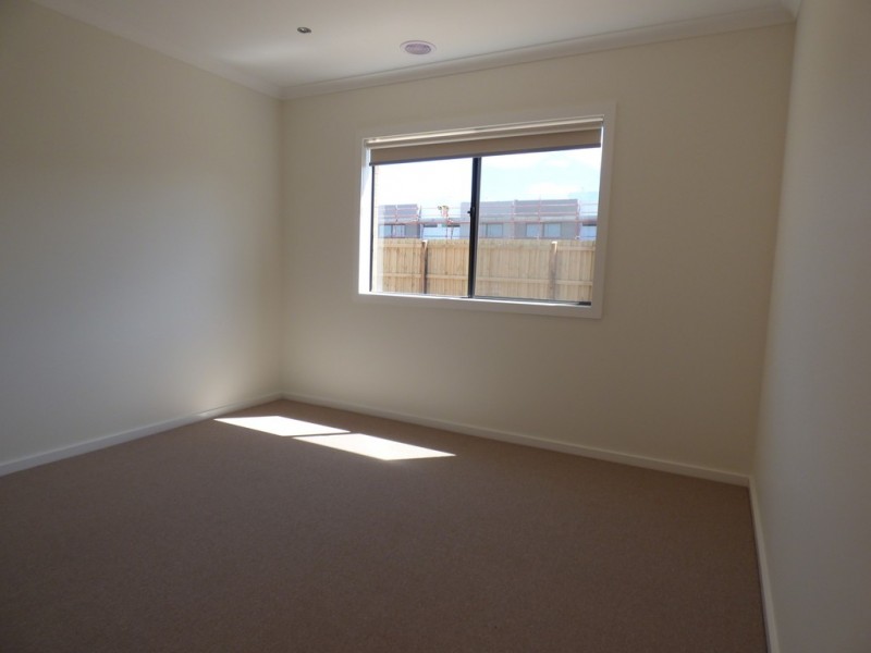 32 Maiden Crescent, Point Cook VIC 3030