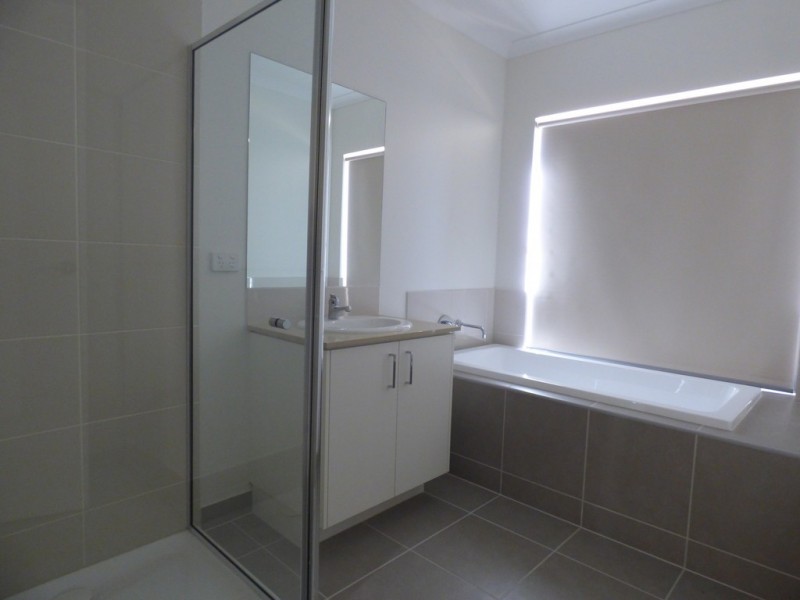 32 Maiden Crescent, Point Cook VIC 3030