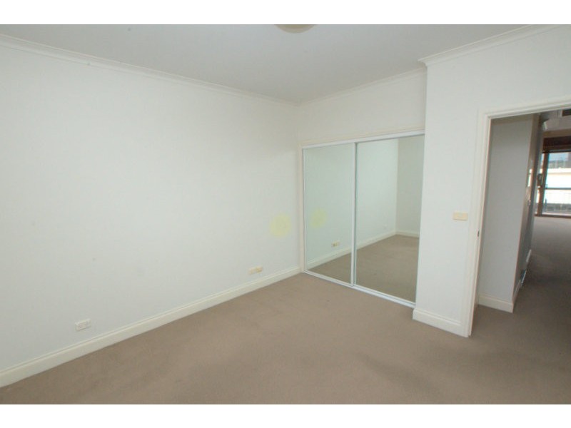 REF 24820/68 Wells Street, Southbank VIC 3006