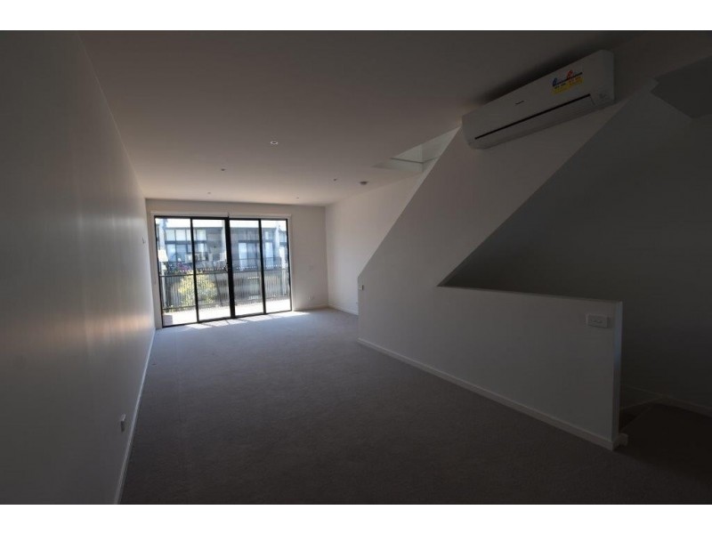 74 Central Park Walk, Cheltenham VIC 3192