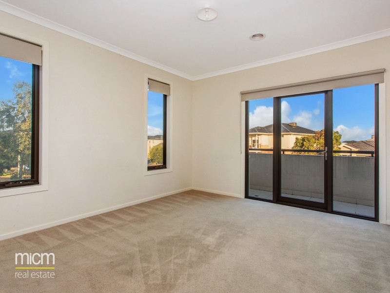 227 Sanctuary Lakes South Boulevard, Point Cook VIC 3030