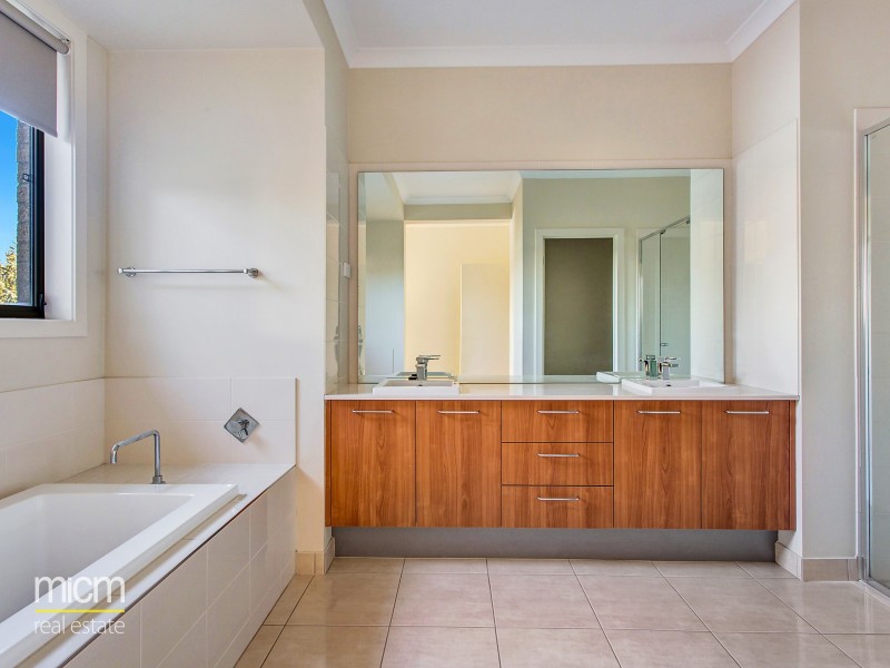 227 Sanctuary Lakes South Boulevard, Point Cook VIC 3030