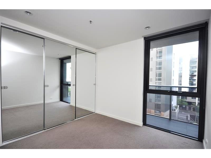 404/815 Bourke Street, Docklands VIC 3008