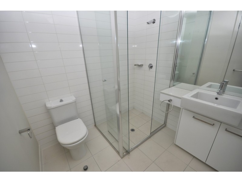 2710B/100 Harbour Esplanade, Docklands VIC 3008
