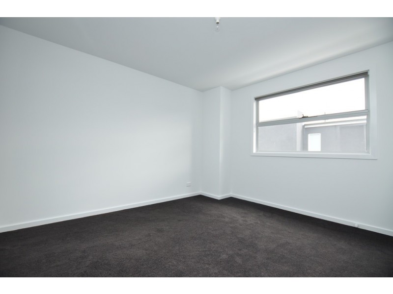 10/82 Richardson Street, Essendon VIC 3040