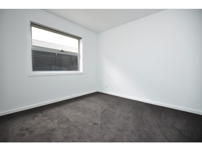 10/82 Richardson Street, Essendon VIC 3040