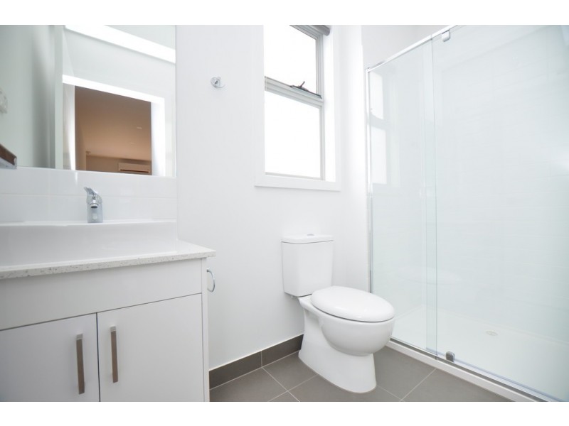 10/82 Richardson Street, Essendon VIC 3040